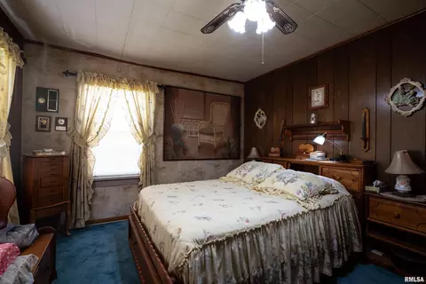 Bedroom - 1517 W Oak St, Herrin, IL 62948 photo 4 of 5