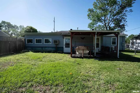 Exterior - 1517 W Oak St, Herrin, IL 62948 photo 4 of 5