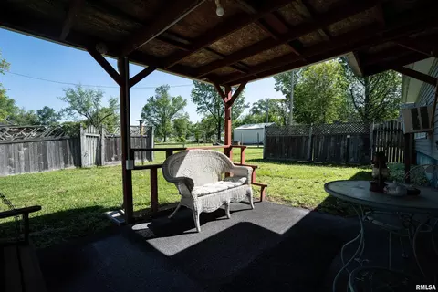 Exterior - 1517 W Oak St, Herrin, IL 62948 photo 3 of 5