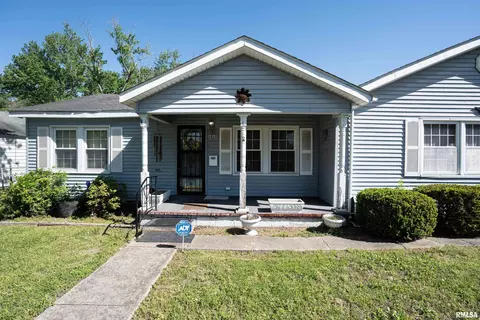 Exterior - 1517 W Oak St, Herrin, IL 62948 photo 2 of 5