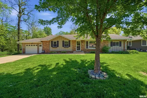 4902 W Hopewood Ln, Peoria, IL 61607