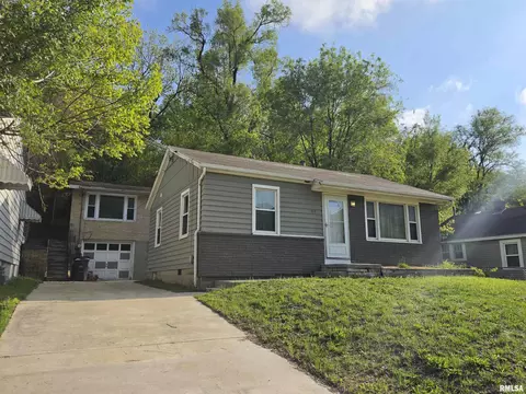 909 909 12 Meadow Ave, East Peoria, IL 61611