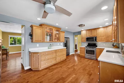 Kitchen - 1255 W Wonderview Dr, Dunlap, IL 61525 photo 2 of 4