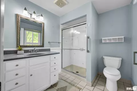 Bath - 1255 W Wonderview Dr, Dunlap, IL 61525 photo 1 of 2
