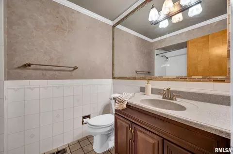 Bath - 1255 W Wonderview Dr, Dunlap, IL 61525 photo 2 of 2