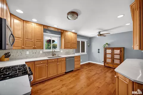 Kitchen - 1255 W Wonderview Dr, Dunlap, IL 61525 photo 4 of 4