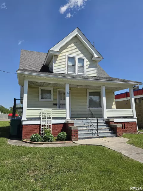39 Arnold St, Galesburg, IL 61401