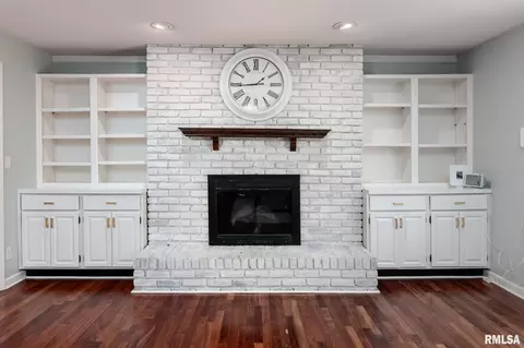 Living - 1808 Testa Dr, Marion, IL 62959 photo 4 of 5