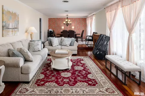 Living - 1808 Testa Dr, Marion, IL 62959 photo 1 of 5