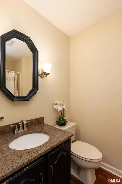 Bath - 1808 Testa Dr, Marion, IL 62959 photo 3 of 3