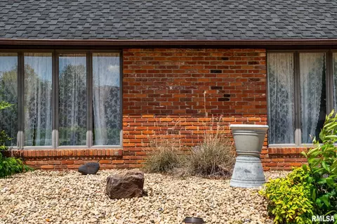 Exterior - 1808 Testa Dr, Marion, IL 62959 photo 7 of 9