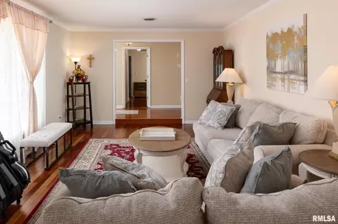 Living - 1808 Testa Dr, Marion, IL 62959 photo 2 of 5