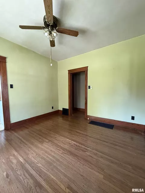 Living - 335 Chase St, Macomb, IL 61455 photo 4 of 4