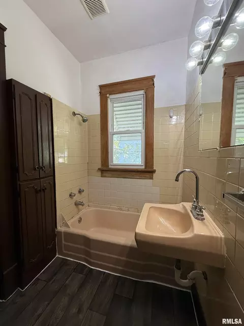 Bath - 335 Chase St, Macomb, IL 61455 photo 3 of 3