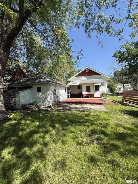 Exterior - 335 Chase St, Macomb, IL 61455 photo 4 of 5