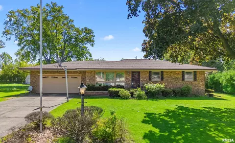 2812 Deveron Cir, Pekin, IL 61554