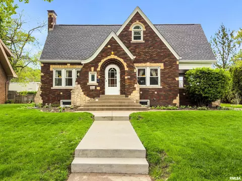 209 W Hanssler Pl, Peoria, IL 61604
