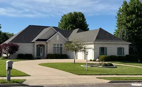 10511 N Winter Ct, Peoria, IL 61615