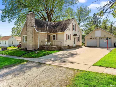 607 Washington St, Washburn, IL 61570