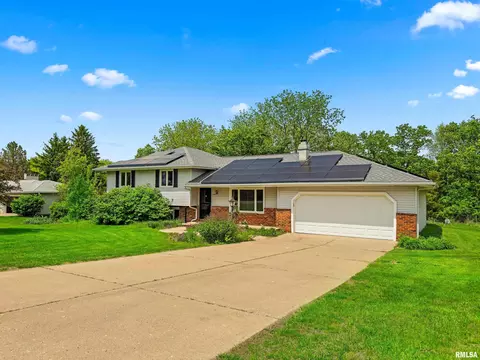 1438 Lake Santa Fe Dr, Metamora, IL 61548