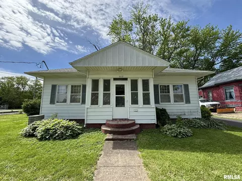 509 E Milton Ave, Lewistown, IL 61542