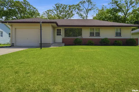 122 Field Grove Ct, East Peoria, IL 61611