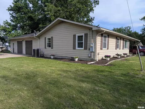 807 Farris St, Carterville, IL 62918