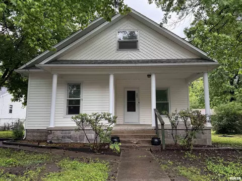 306 E 5th St, West Frankfort, IL 62896