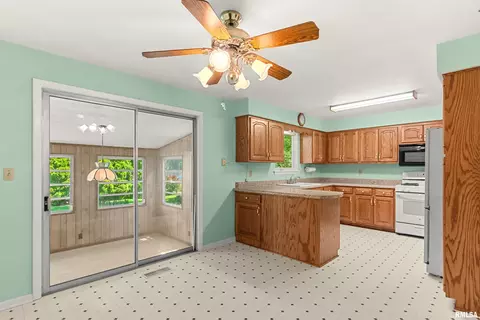 Kitchen - 1312 W Treeline Ct, Dunlap, IL 61525 photo 6 of 6