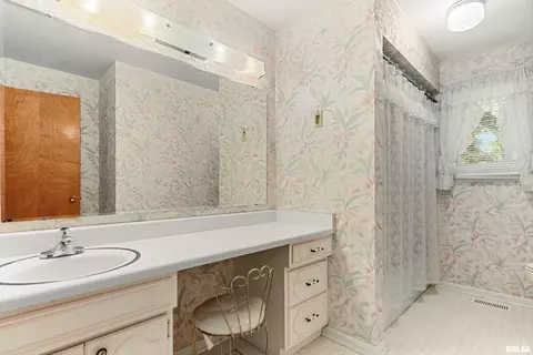 Bath - 1312 W Treeline Ct, Dunlap, IL 61525 photo 1 of 2