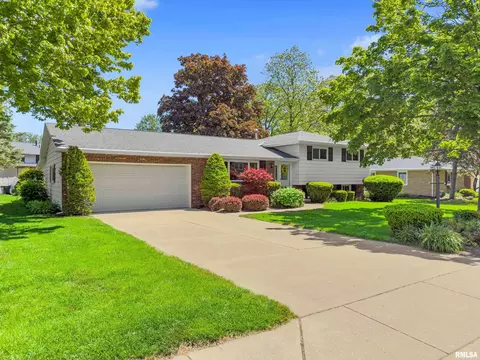 Exterior - 1312 W Treeline Ct, Dunlap, IL 61525 photo 3 of 9