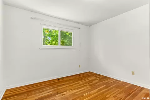 Bedroom - 1312 W Treeline Ct, Dunlap, IL 61525 photo 7 of 10