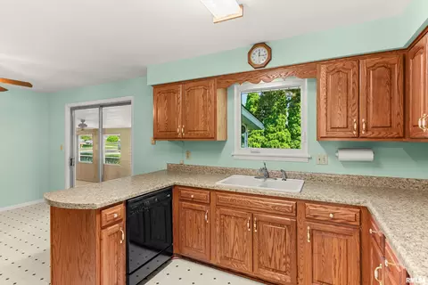 Kitchen - 1312 W Treeline Ct, Dunlap, IL 61525 photo 1 of 6
