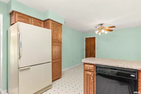 Kitchen - 1312 W Treeline Ct, Dunlap, IL 61525 photo 2 of 6