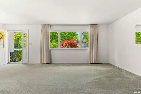 Living - 1312 W Treeline Ct, Dunlap, IL 61525 photo 4 of 7