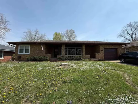 1108 Howard Ct, Pekin, IL 61554
