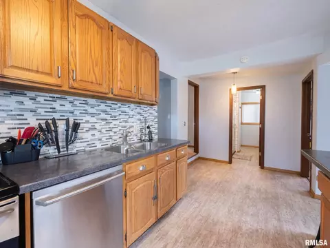 Entry Way - 301 E Pearl St, Danvers, IL 61732 photo 2 of 3