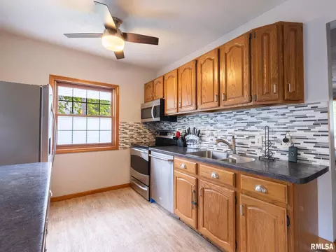 Kitchen - 301 E Pearl St, Danvers, IL 61732 photo 3 of 6