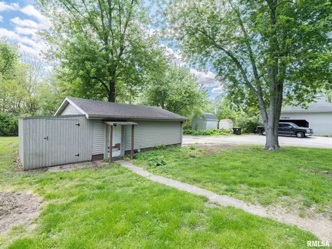Exterior - 301 E Pearl St, Danvers, IL 61732 photo 7 of 11