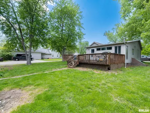 Exterior - 301 E Pearl St, Danvers, IL 61732 photo 8 of 11