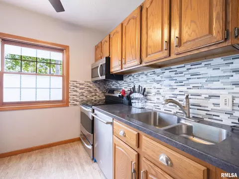 Kitchen - 301 E Pearl St, Danvers, IL 61732 photo 4 of 6