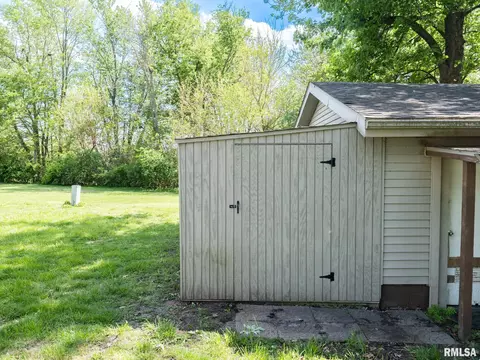 Exterior - 301 E Pearl St, Danvers, IL 61732 photo 4 of 11