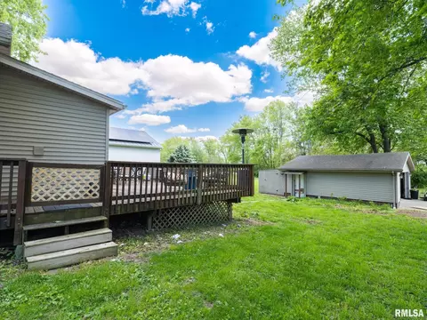 Exterior - 301 E Pearl St, Danvers, IL 61732 photo 2 of 11
