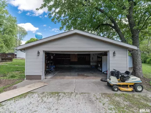 Exterior - 301 E Pearl St, Danvers, IL 61732 photo 9 of 11
