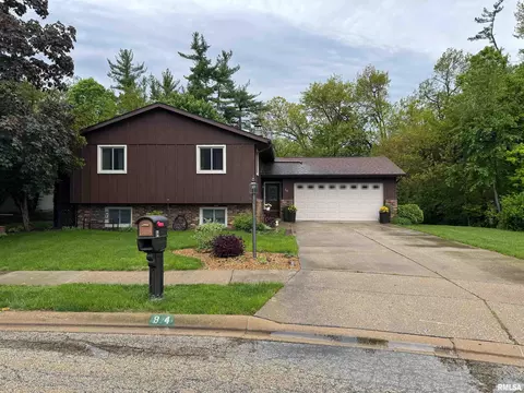 84 Spruce St, Morton, IL 61550