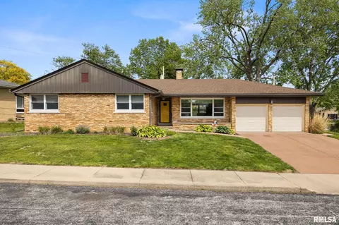 3820 N Evergreen Ct, Peoria, IL 61614