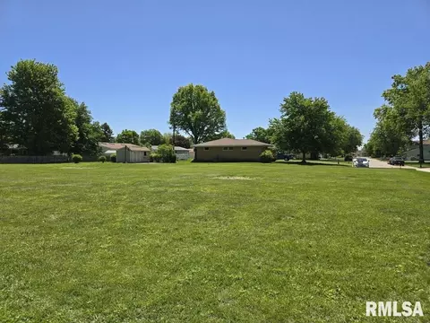1165 Lawrence Dr, Canton, IL 61520