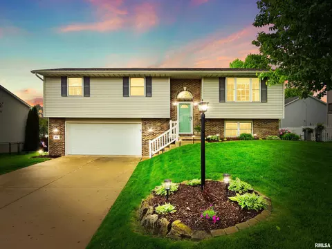 104 Revere Dr, East Peoria, IL 61611