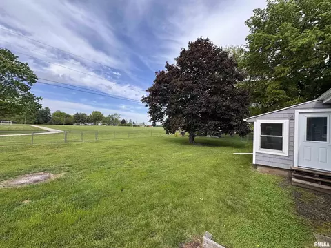 Exterior - 834 E Franklin St, Macomb, IL 61455 photo 4 of 7