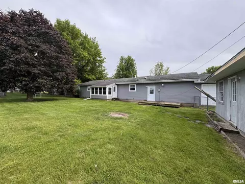 Exterior - 834 E Franklin St, Macomb, IL 61455 photo 6 of 7